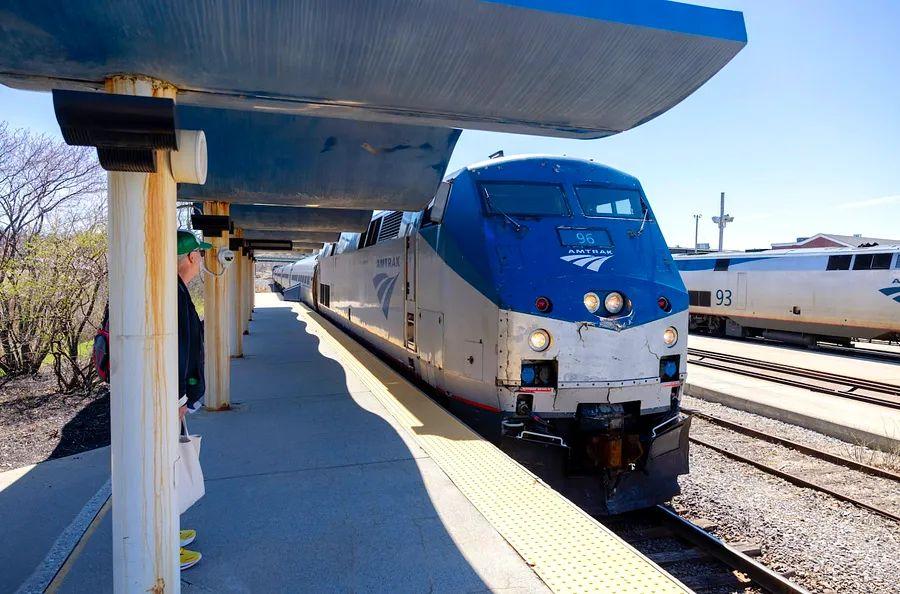 Cover Image for Amtrak summer promotion: Save 25% on Northeast travel