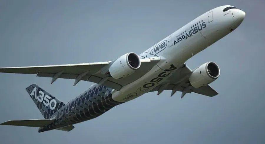 Cover Image for Qantas Requests Final Aircraft Bids for London-Sydney Nonstop Route
