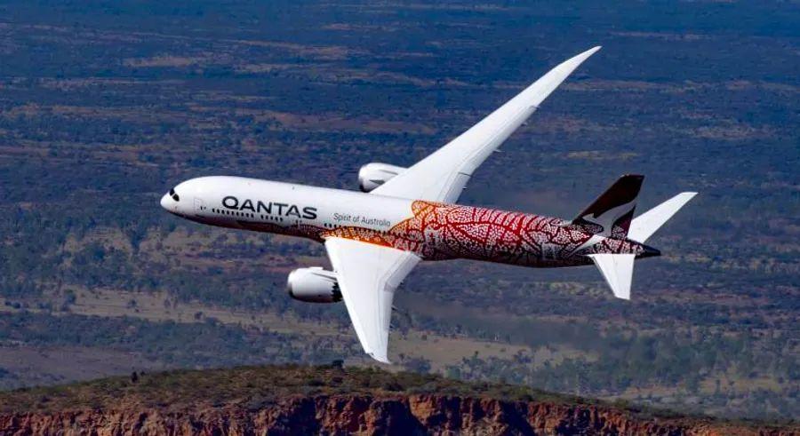 Cover Image for Qantas' seven-hour 'flight to nowhere' completely sells out in just 10 minutes