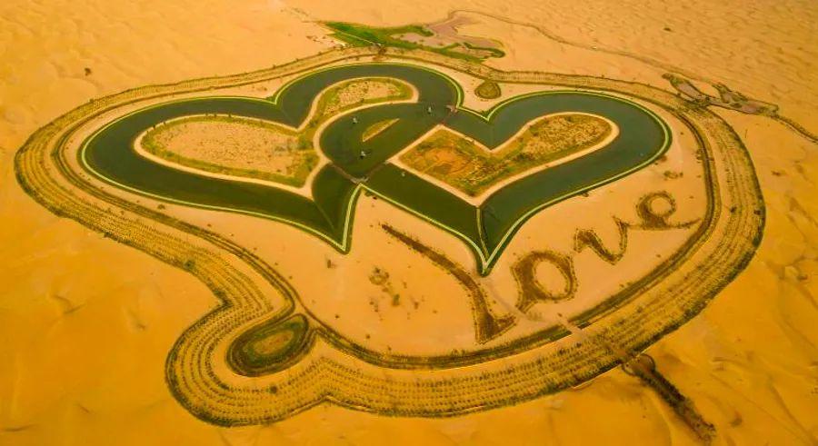 Cover Image for Love Lake: Heart-shaped lagoons form in the Dubai desert