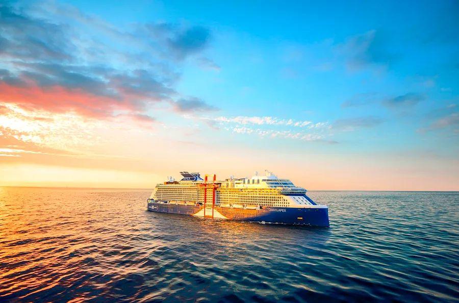Cover Image for A complete ranking of Celebrity Cruises ships by size, from the largest to the smallest.