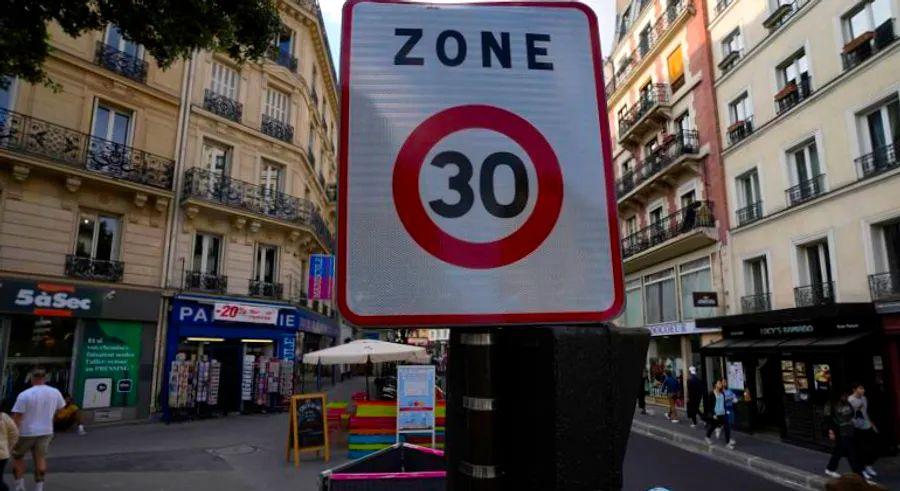 Cover Image for Paris takes drastic action, enforcing a 30 km/h speed limit to combat pollution