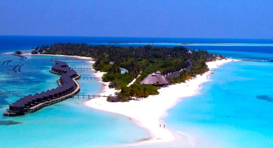Cover Image for Hundreds of vacationers remain stuck in the Maldives, an idyllic island destination renowned for its luxury resorts