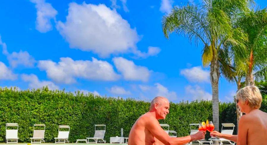 Cover Image for What naturists do during a lockdown