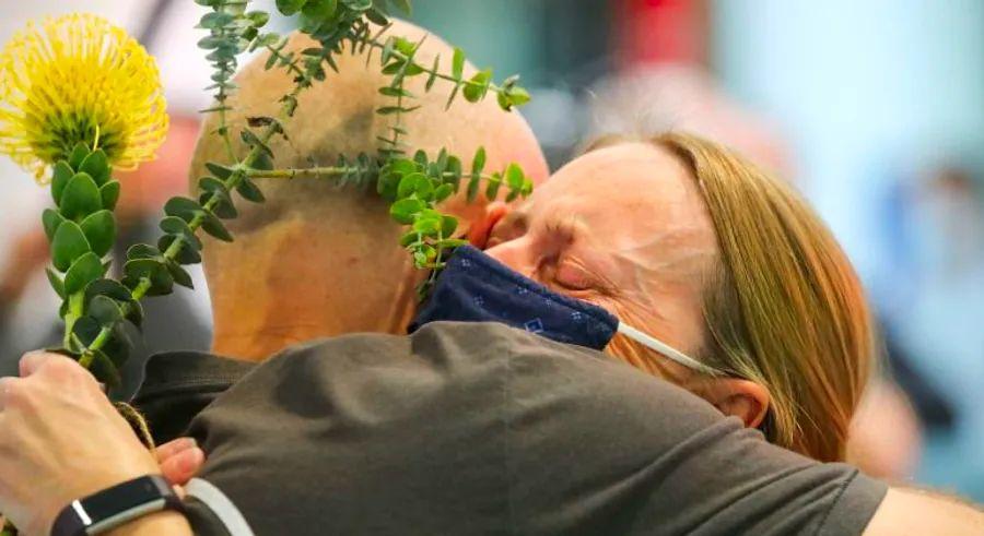 Cover Image for Joyful Scenes as Australia Reopens International Travel After Nearly 20 Months