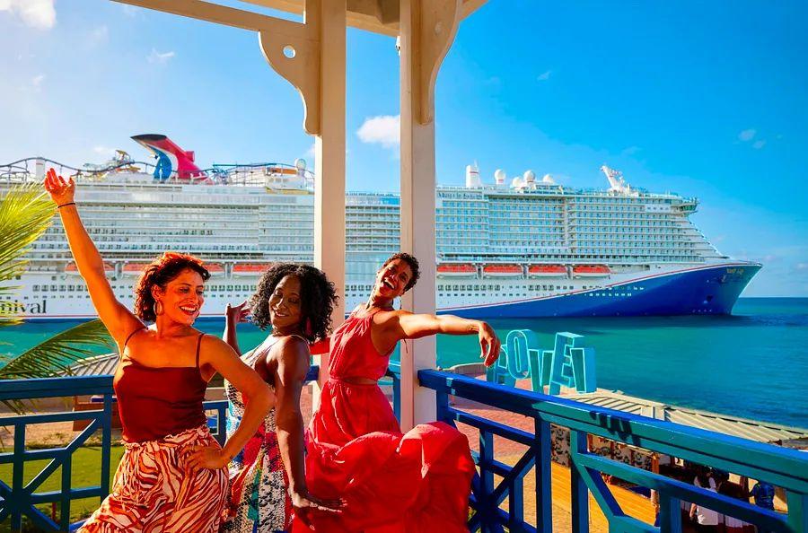 Cover Image for Carnival Cruise Packing Guide: Essentials for Your Fun Ship Voyage