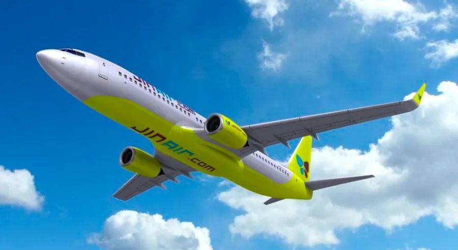 Cover Image for Passenger plane returns after door fails to close properly