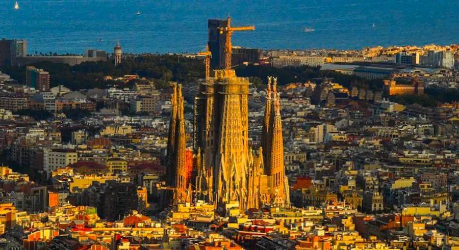 Cover Image for Essential Information for Traveling to Spain During Covid-19