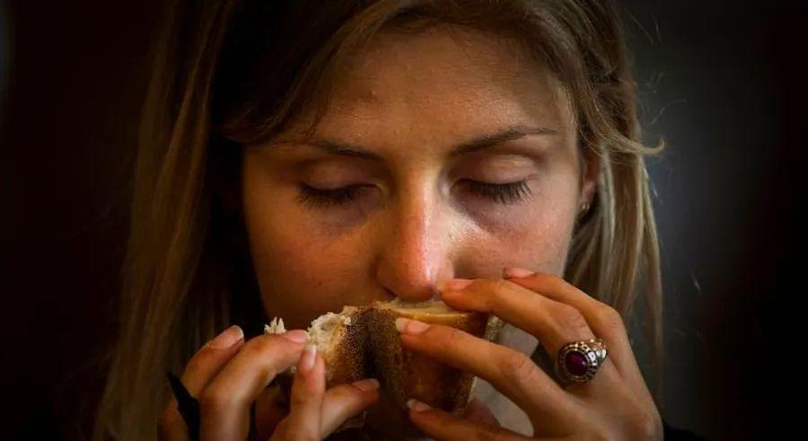 Cover Image for The Baguette: Unraveling the Secrets Behind France's Most Irresistible Pastry