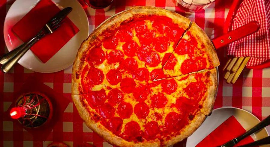 Cover Image for Which city in the U.S. takes the crown for the best pizza? The authors of ‘Modernist Pizza’ have a surprising answer.