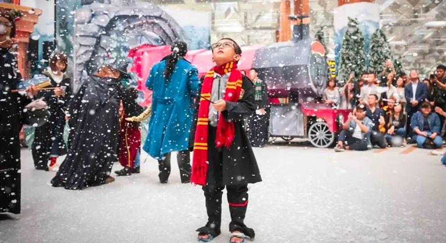 Cover Image for Harry Potter casts his spell over Singapore Airport