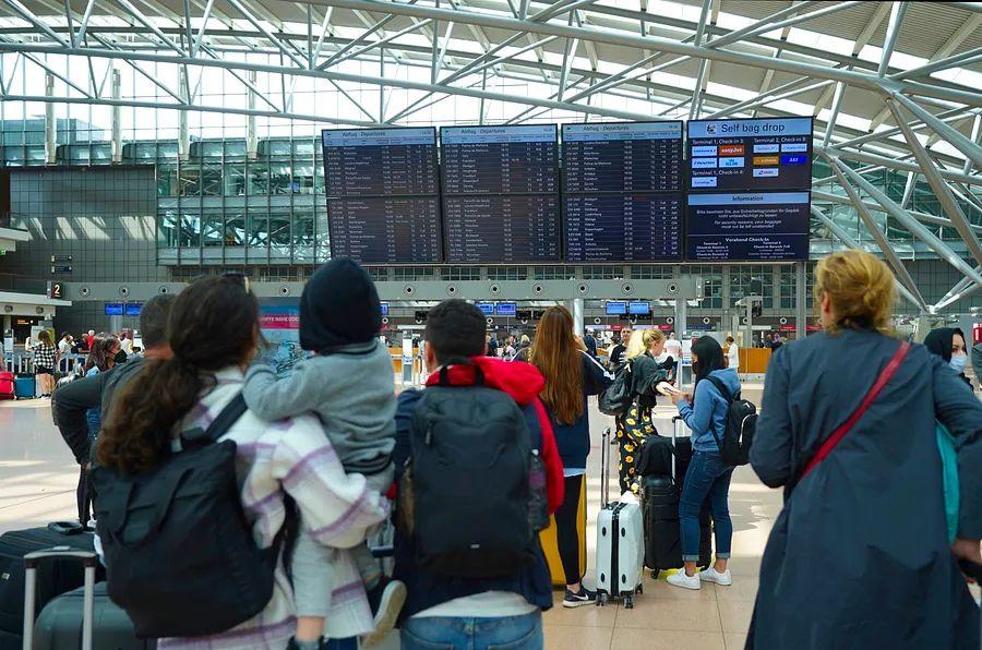 Cover Image for Avoid waiting on hold: Here’s how to quickly connect with airline customer service