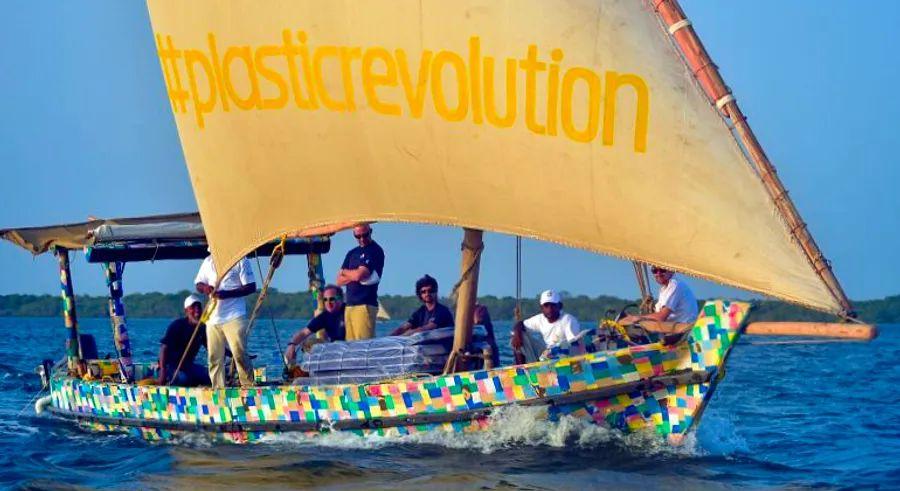 Cover Image for A group from Kenya has successfully built the world’s first dhow made entirely from plastic, a pioneering project with global significance.