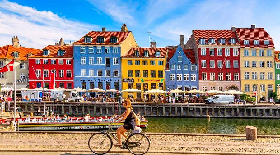 Cover Image for 10 of the world’s top cities to explore on two wheels