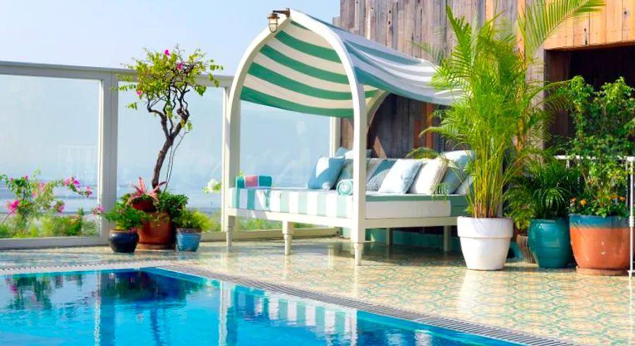 Cover Image for How to enjoy a lavish trip in India’s largest city without breaking the bank