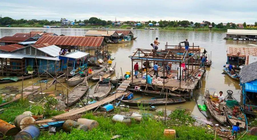 Cover Image for Cambodia forces out floating homes despite protests from villagers