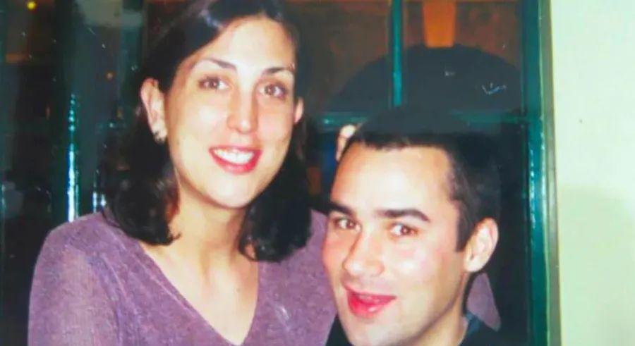 Cover Image for A British man showed up uninvited to her Thanksgiving dinner. Now, they’ve been happily married for 20 years.