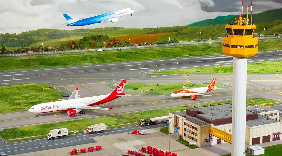 Cover Image for Inside the world's largest miniature airport and railway model