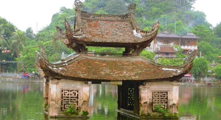 Cover Image for Set sail on Vietnam’s stunning and verdant Red River for an unforgettable journey.