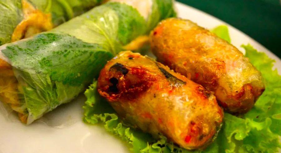 Cover Image for Discover Vietnam's Top 10 Street Foods