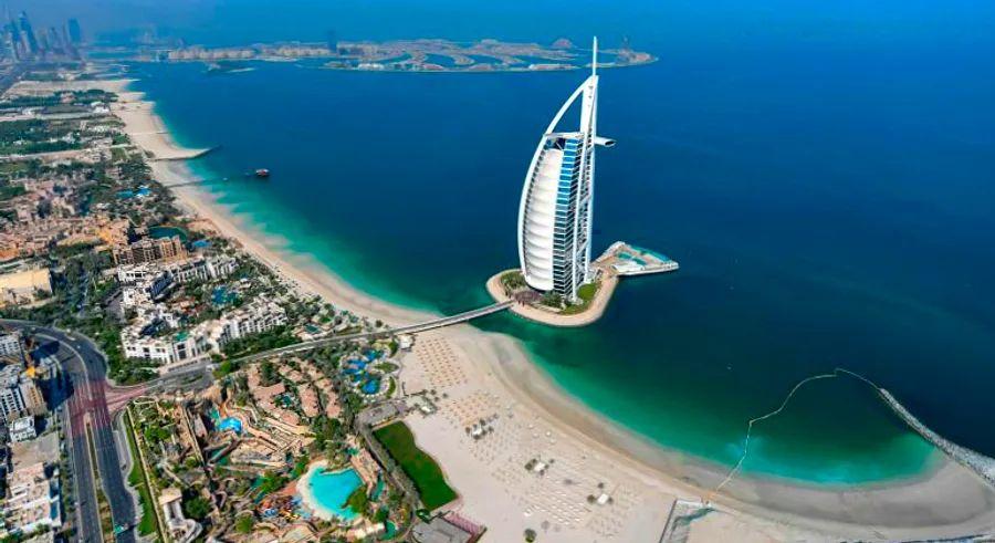 Cover Image for Experience endless sunshine, poolside days, and no taxes: A guide to relocating to Dubai and working remotely for a year