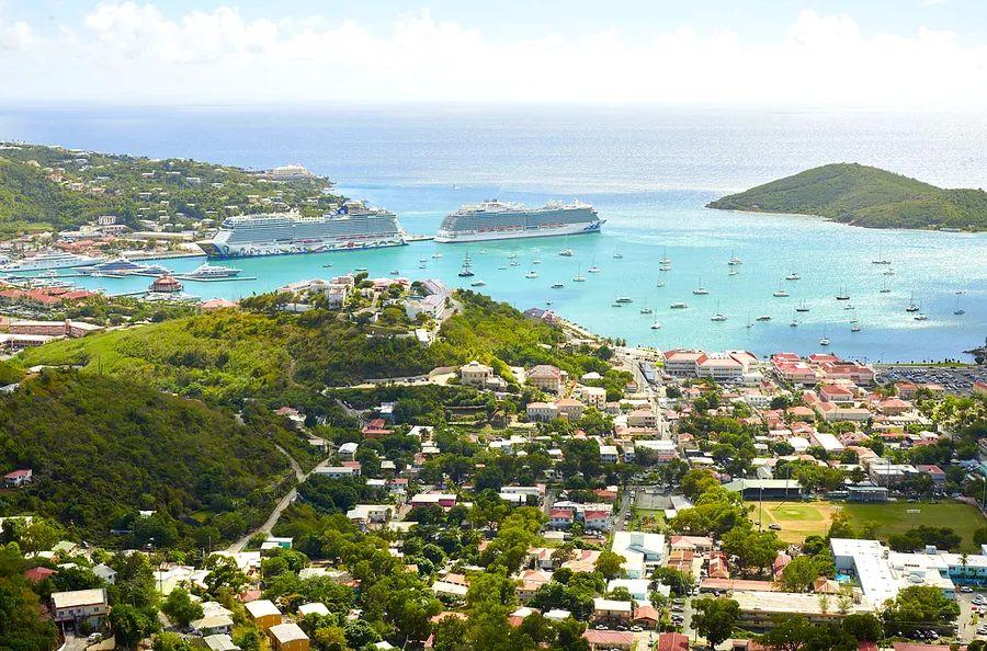 Cover Image for When is the perfect time to cruise the Caribbean?