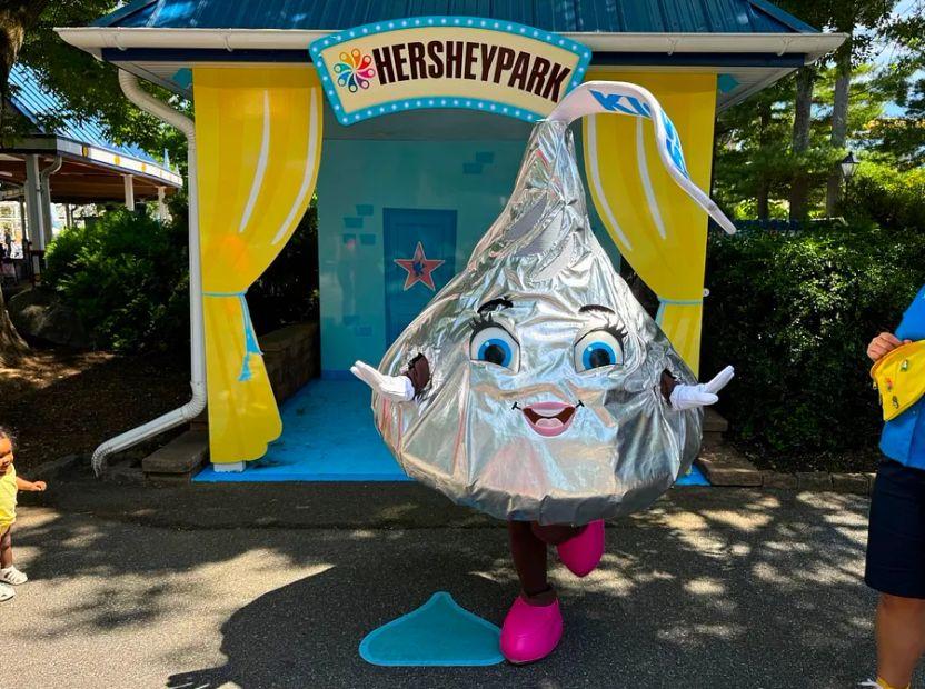 Cover Image for Coasters and chocolate: Your complete Hersheypark guide