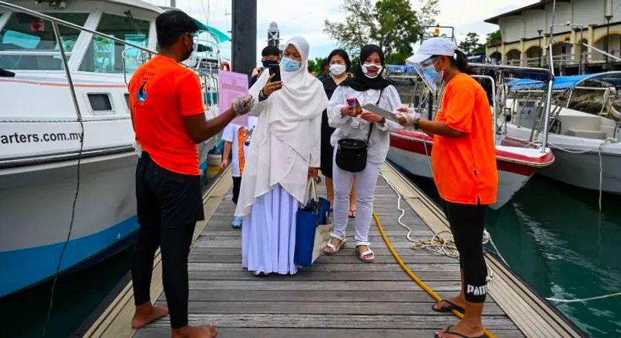 Cover Image for Malaysia, Thailand, and Vietnam are moving away from their zero-Covid strategies, but experts caution that they may not yet be ready to fully reopen their economies.