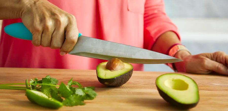 Cover Image for Avocado Knife Injuries Are Increasing — This Simple Trick Can Prevent Them