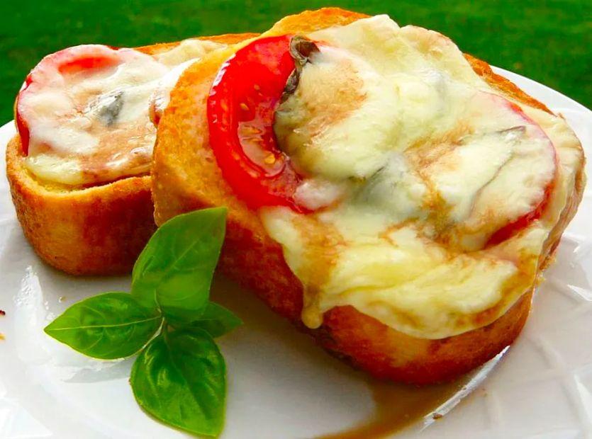 Cover Image for Mozzarella Open-Faced Sandwich