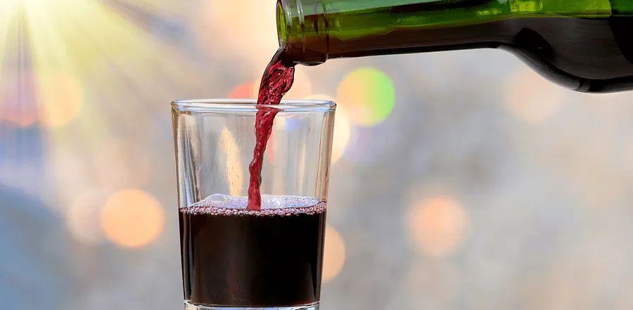 Cover Image for How Many Glasses of Wine Are There in a Bottle?