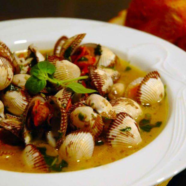 Cover Image for How to Clean Clams Properly