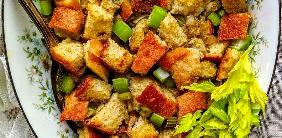 Cover Image for 4 Celery Alternatives That Will Rescue Any Meal Plan