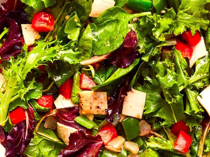 Cover Image for How to Keep Your Salad Fresh for Longer in the Fridge