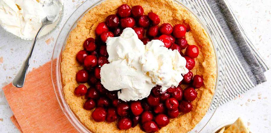 Cover Image for Why Saltines Are the Perfect Pie Crust Alternative This Summer