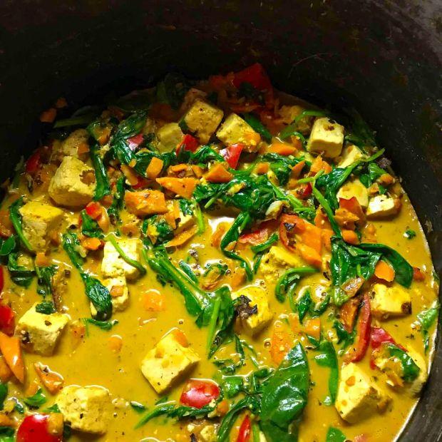 Cover Image for Vegan Tofu Stir-Fry with Peanut Sauce