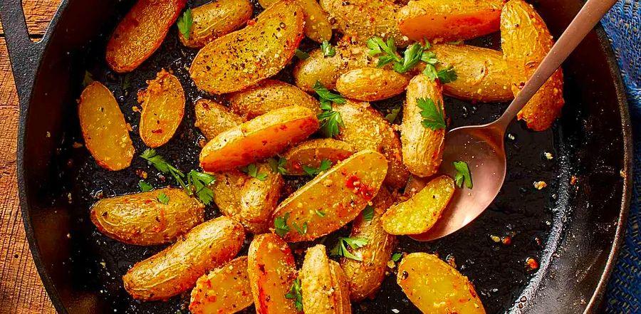 Cover Image for Garlic-Parmesan Roasted Fingerling Potatoes