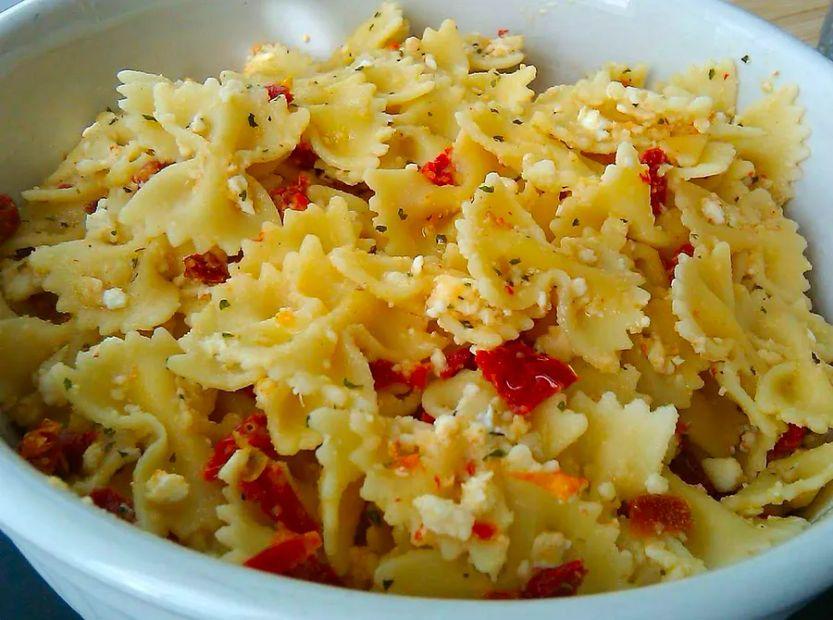Cover Image for Sun-Dried Tomato and Bow Tie Pasta Dish