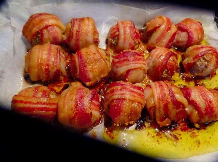 Cover Image for Bacon-Wrapped Giant Meatballs