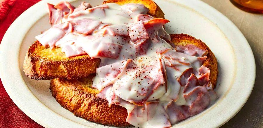Cover Image for Creamed Chipped Beef on Toast: A Classic Comfort Dish