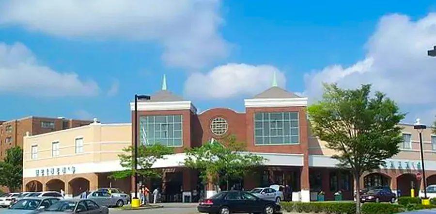 Cover Image for Why This Regional Grocery Chain Reigns Supreme in Prepared Foods