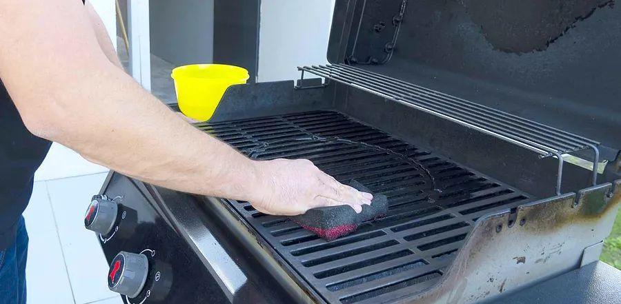 Cover Image for Expert Tips for Deep Cleaning Your Gas Grill