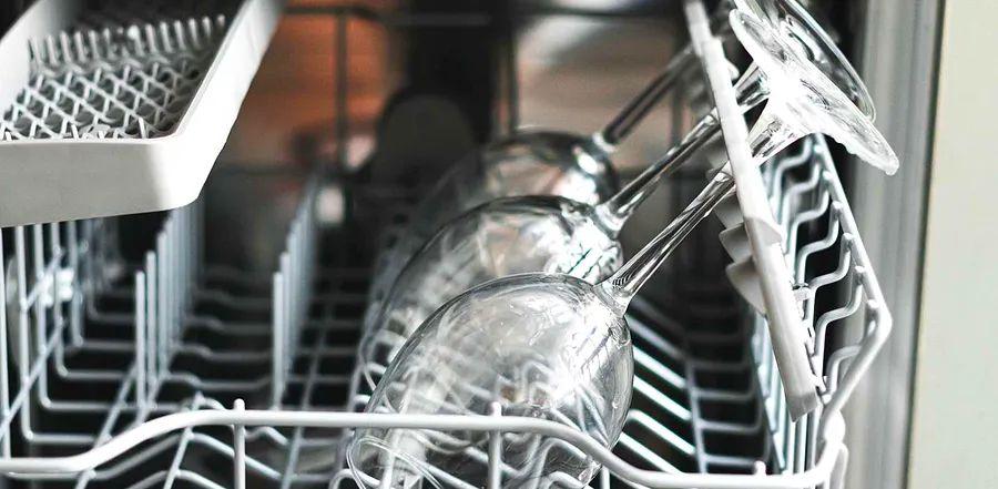 Cover Image for This TikTok Trick is the Ultimate Hack for Washing Wine Glasses