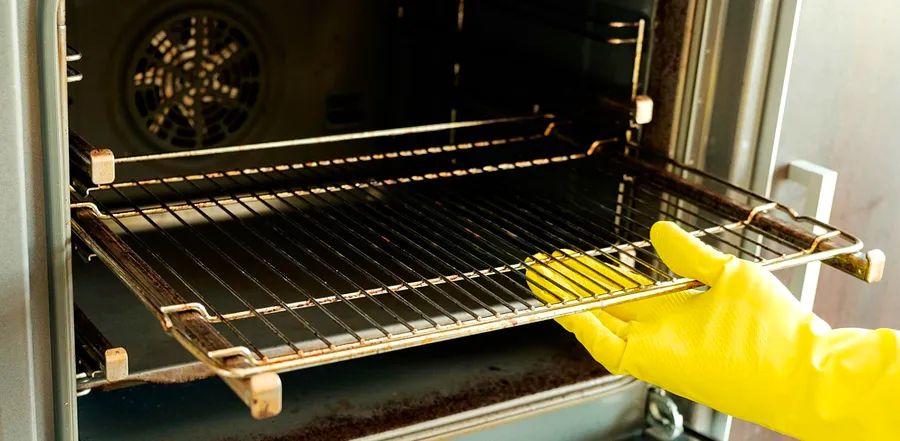 Cover Image for Is It Safe to Use the Self-Cleaning Feature on My Oven?