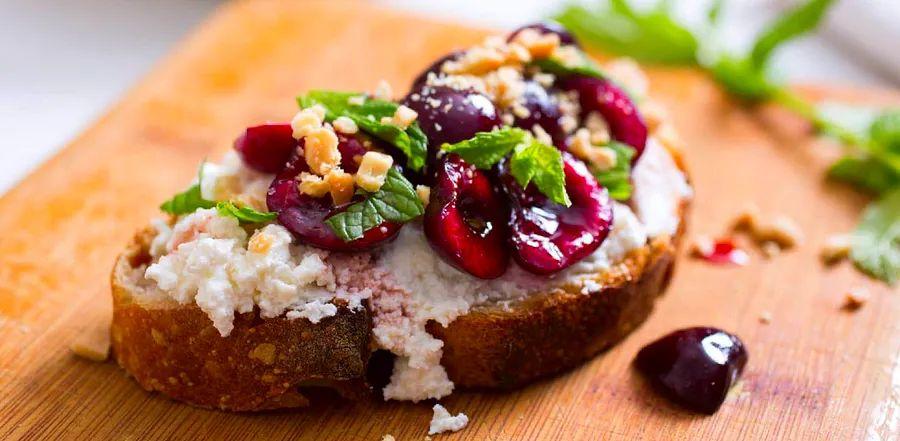 Cover Image for What Is a Tartine, Really?