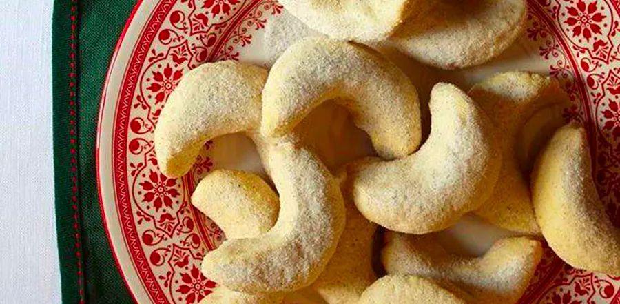 Cover Image for 16 Must-Try Authentic German Christmas Cookies