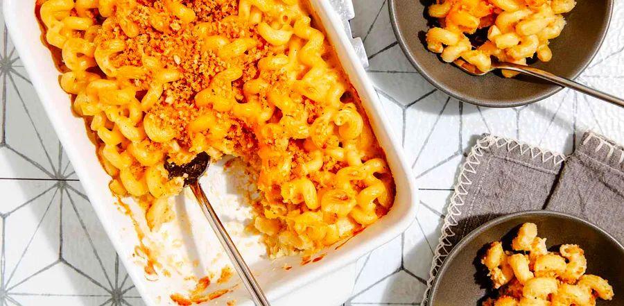 Cover Image for The recipe for Costco's Mac and Cheese has just been exposed—now you can try making it yourself at home.