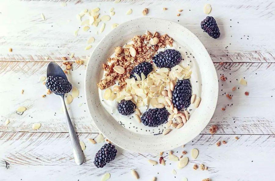 Cover Image for The 11 Essential Quick Breakfast Items to Keep in Your Pantry and Fridge