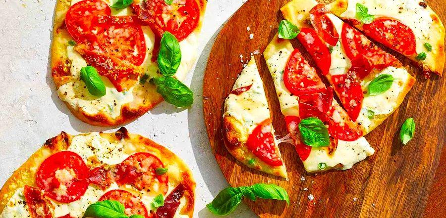Cover Image for Prosciutto Margherita Pizza on Naan Bread