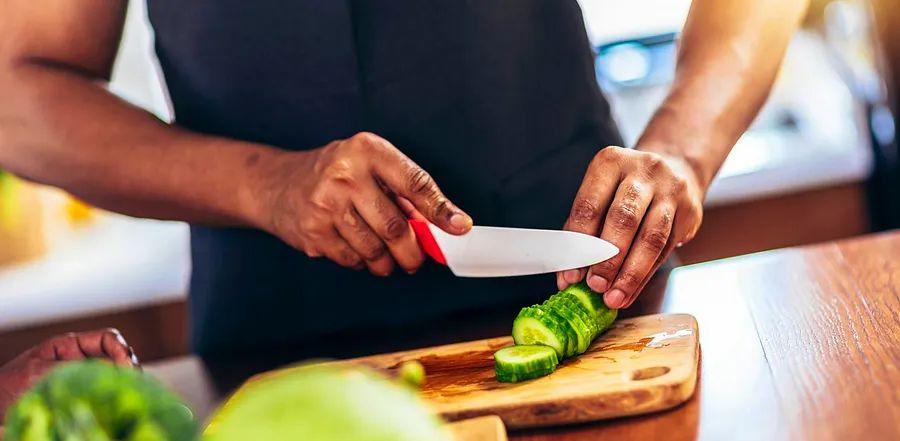 Cover Image for Common Knife-Holding Errors and How to Correct Them